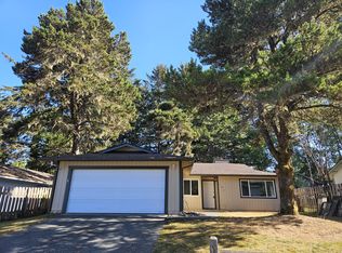 141 Breakwater Dr, Crescent City, CA