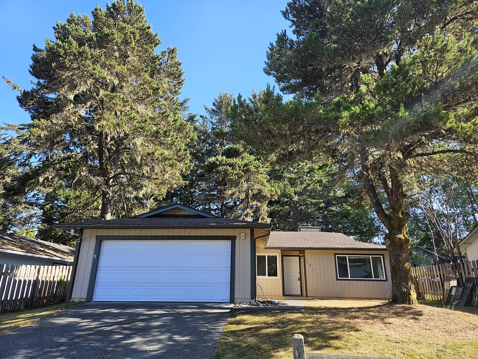 141 Breakwater Dr photo 1