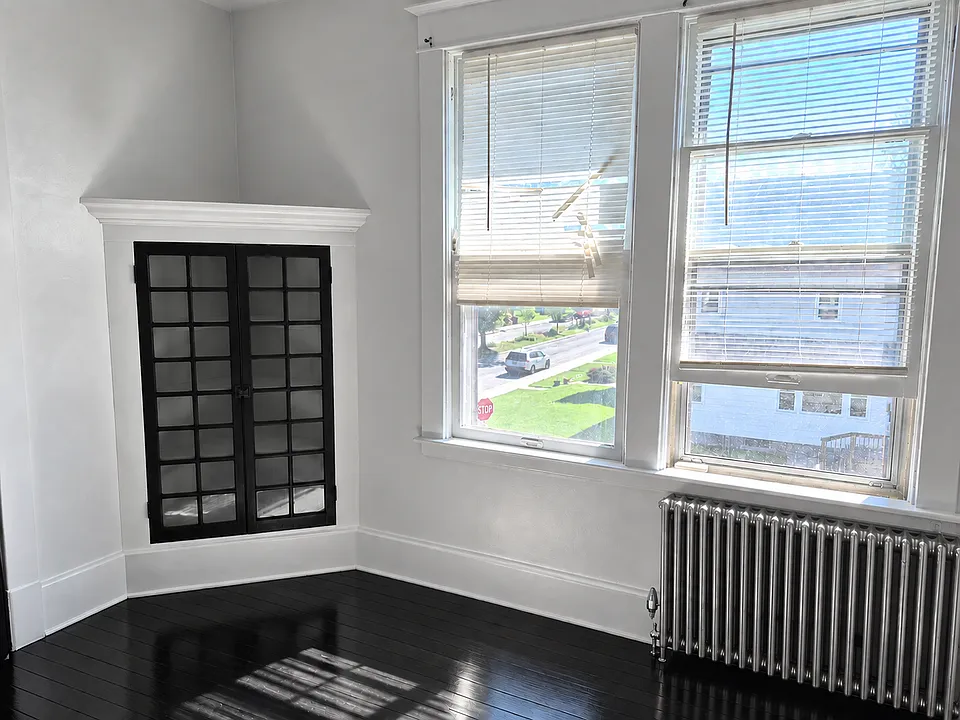 1305 Parkwood Blvd #2
