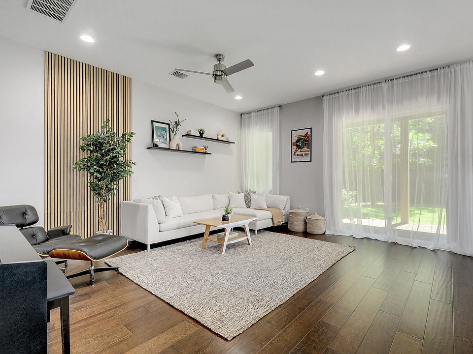 1st image of 1905 Westridge Dr #B