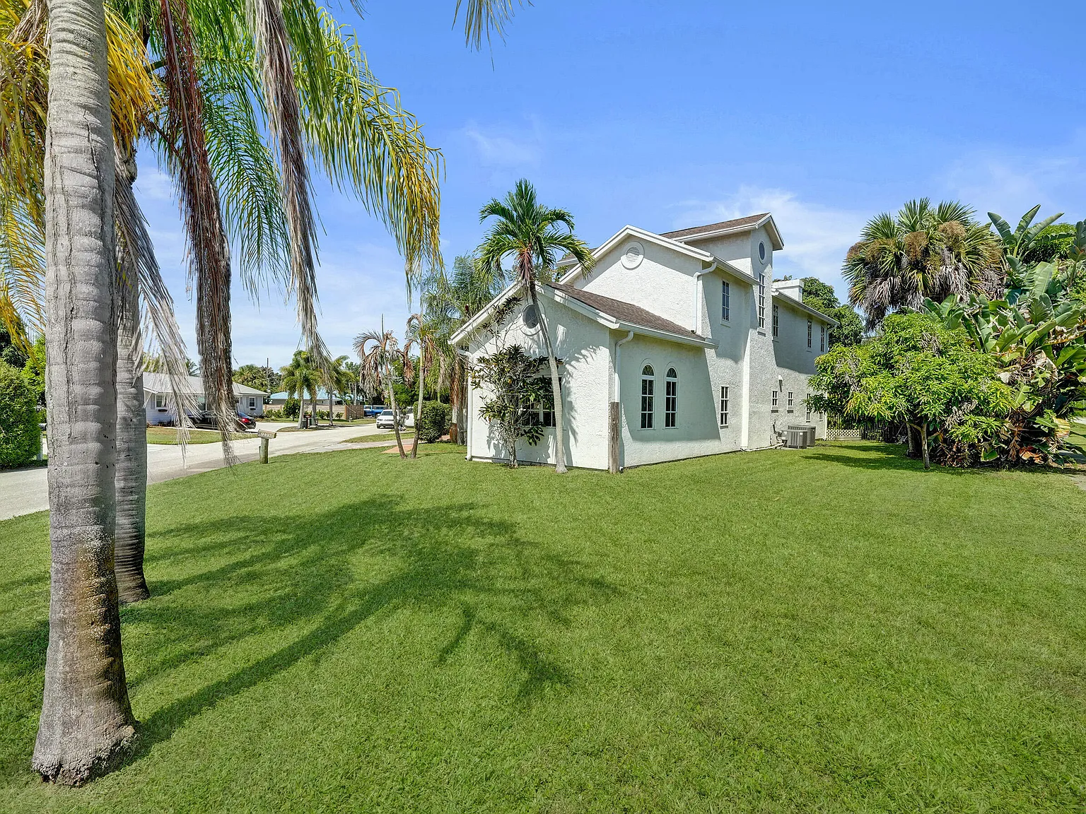 3 bed, 2.5 bath, 2075 sqft, $4,850 — Photo 3