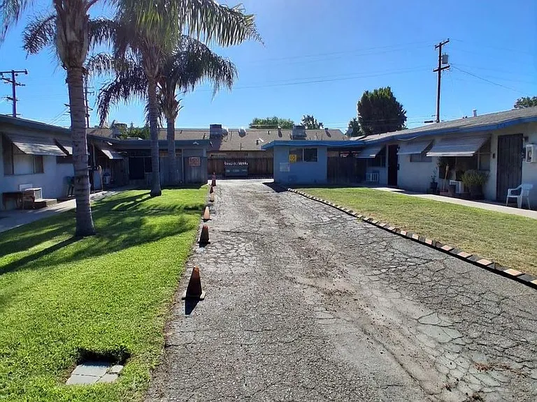 1315 N Garden — Photo 3