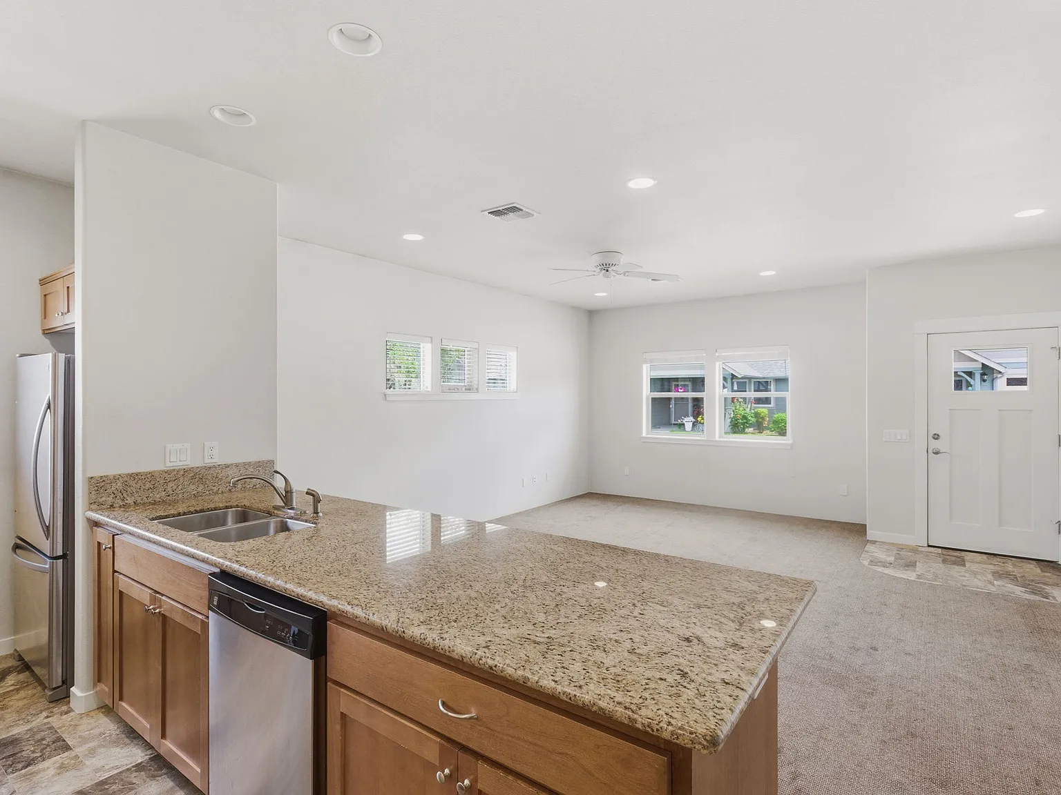 2 bed, 1021 sqft, $1,625 — Photo 3