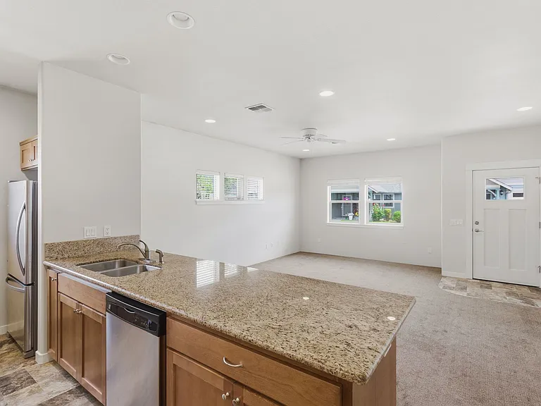 741 SW Kinsington Ct — Photo 3