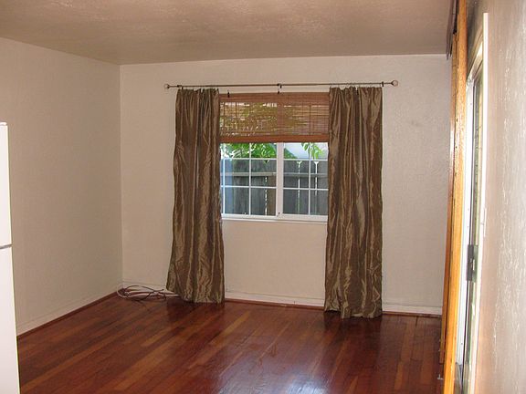 5th image of 2872 Blenheim Ave