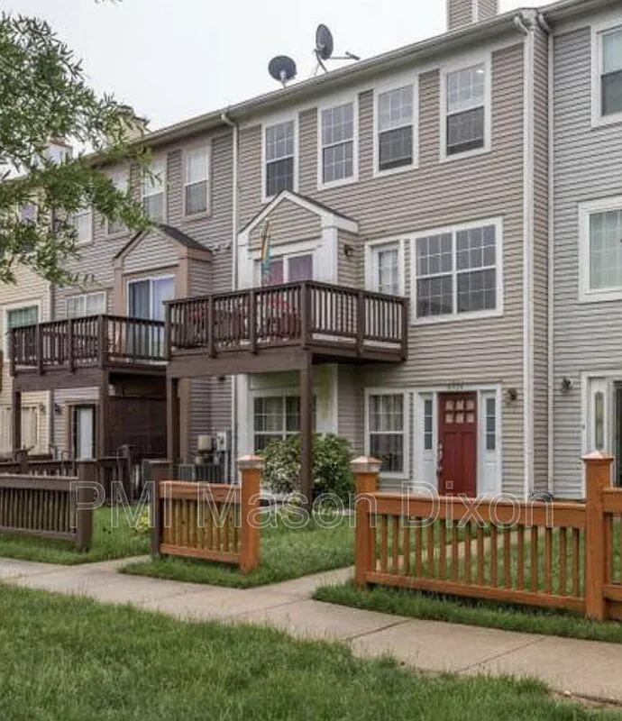 Building Photo - 8024 Chapel Cove Dr
