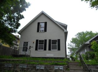 636 S 12th St, Burlington, IA