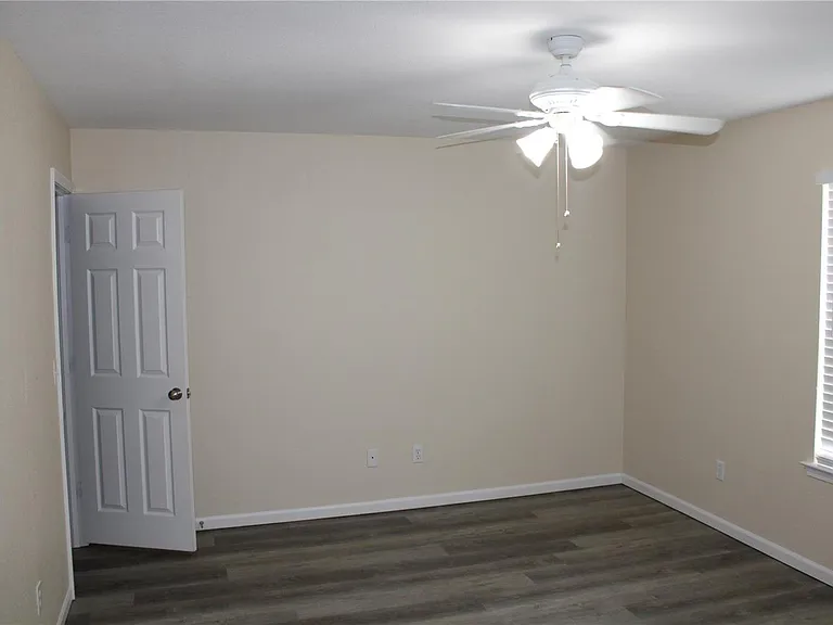 815 Woodside Creek Dr — Photo 14