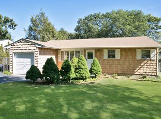95 San Juan Dr, Hauppauge, NY 11788