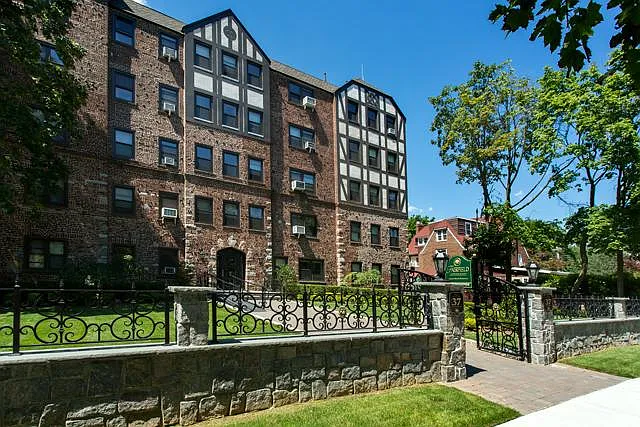 Fairfield Estates at Woodmere — Photo 3