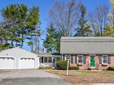 112 Surrey Ln, Lowell, MA, 01852