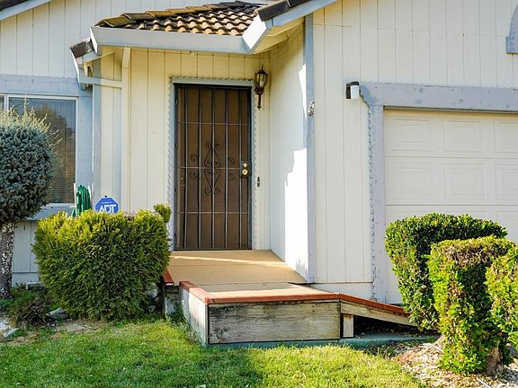 2nd image of 2731 White Alder Ct