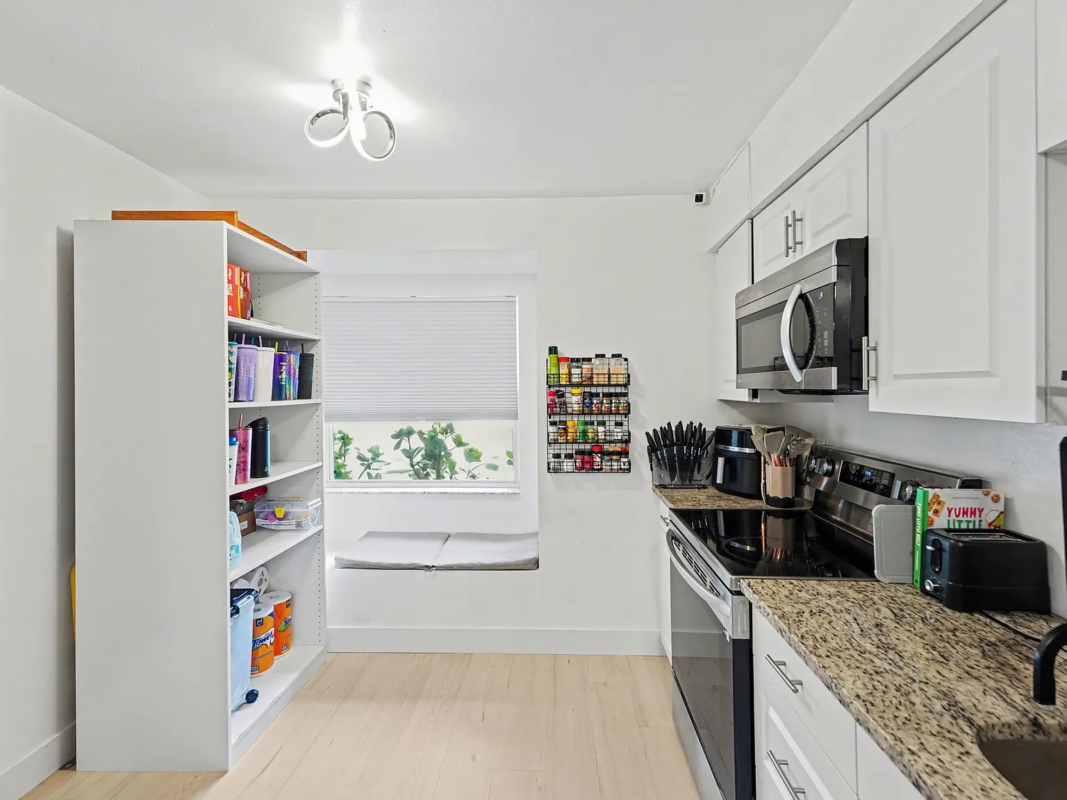 2 bed, 1.5 bath, 997 sqft, $2,100 — Photo 4