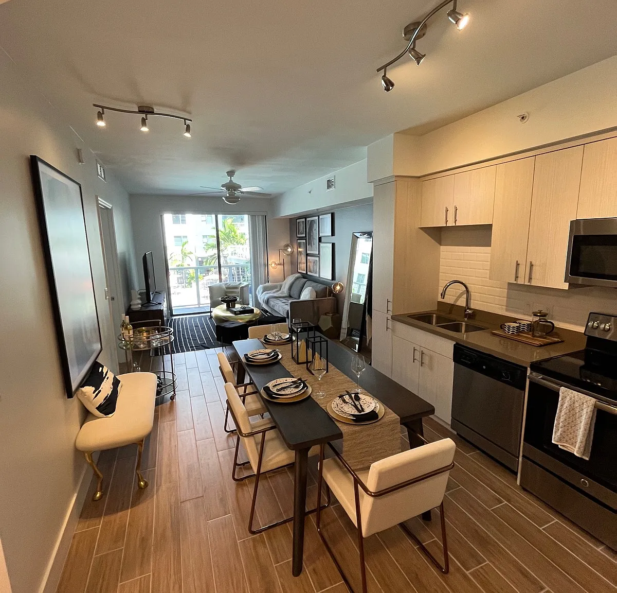 Studio, 642 sqft, $1,950 — Photo 2
