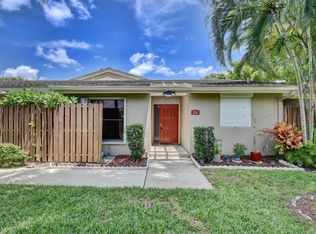 24 Meadows Dr, Boynton Beach, FL 33436