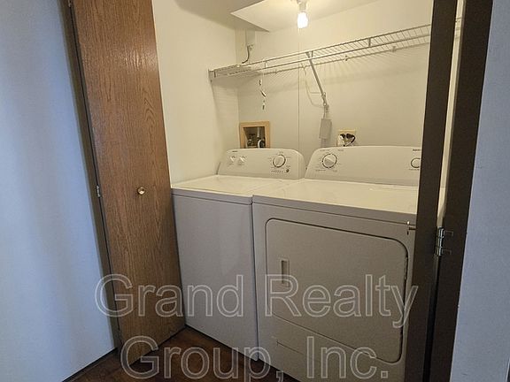 4th image of 277 W Treehouse Ln