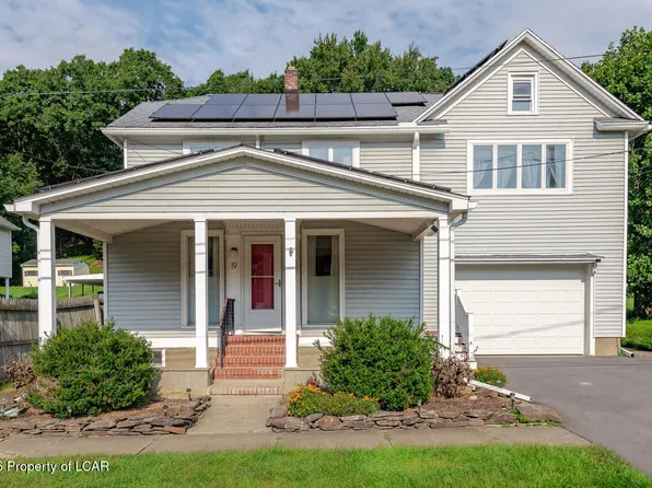 19 Blackman St, Courtdale, PA 18704
