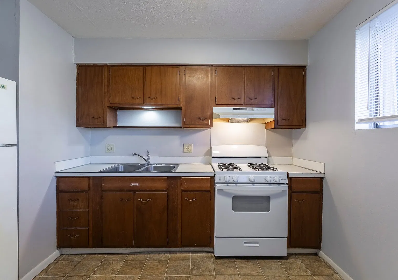 3833 Cuming — Photo 3