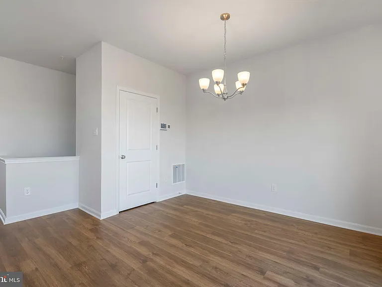 462 Tiller St — Photo 12