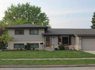 706 W Rogers St, Hartford, WI 53027