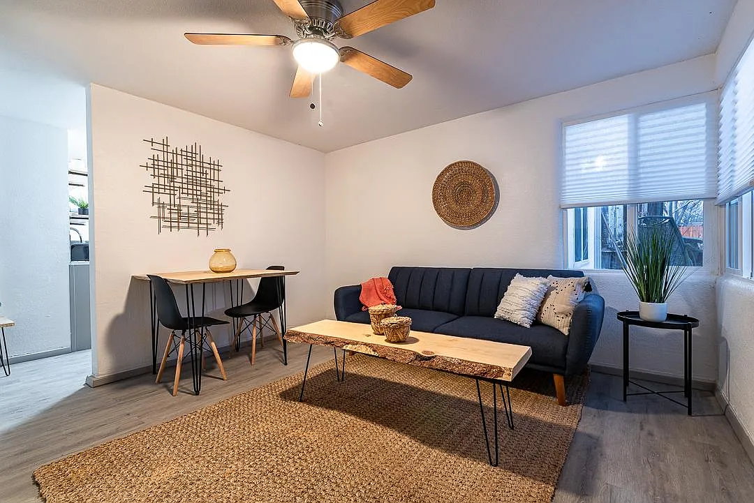 221 Girard Blvd SE — Photo 3