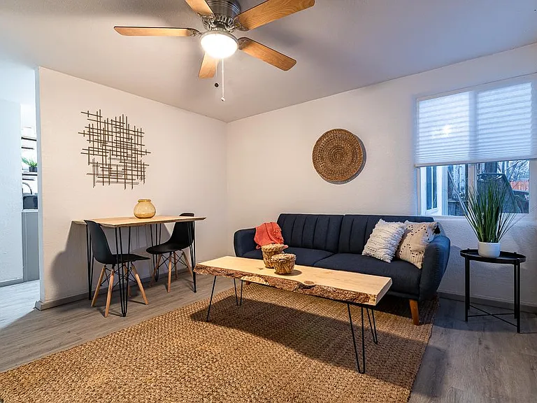 221 Girard Blvd SE #2 — Photo 3