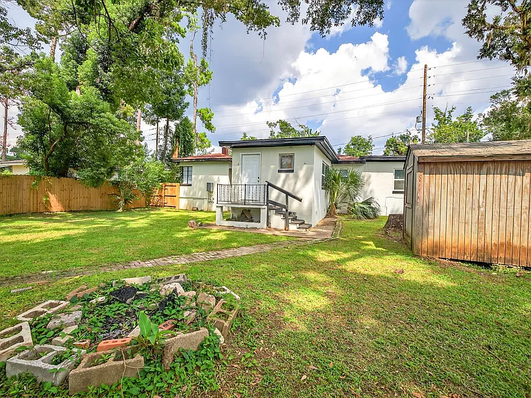 236 S Lipona Rd — Photo 3