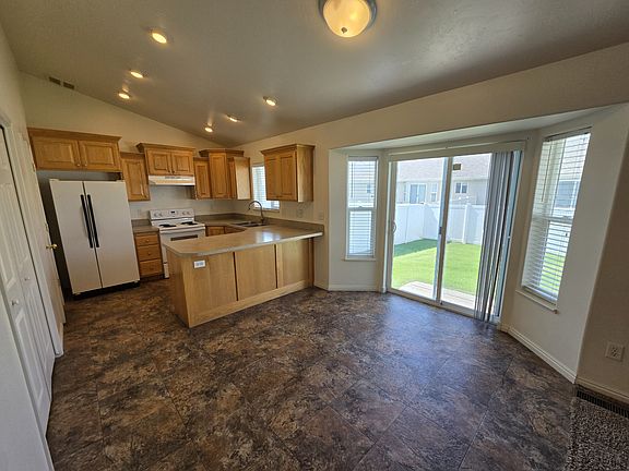 5th image of 222 Robison Dr