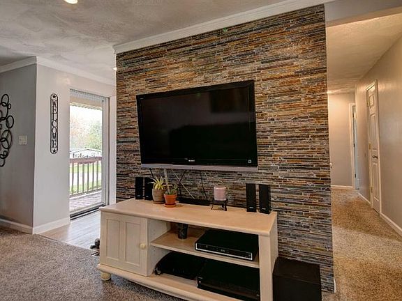 5th image of 924 Amarillo Dr