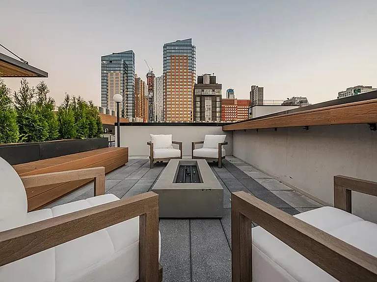 260 Gold St #1118 — Photo 11