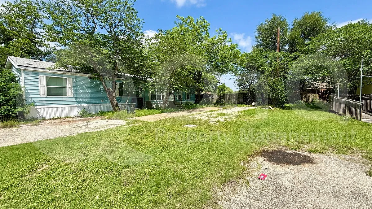 Studio, 975 sqft, $700 — Photo 4