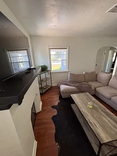 820 College Ave Photo 1
