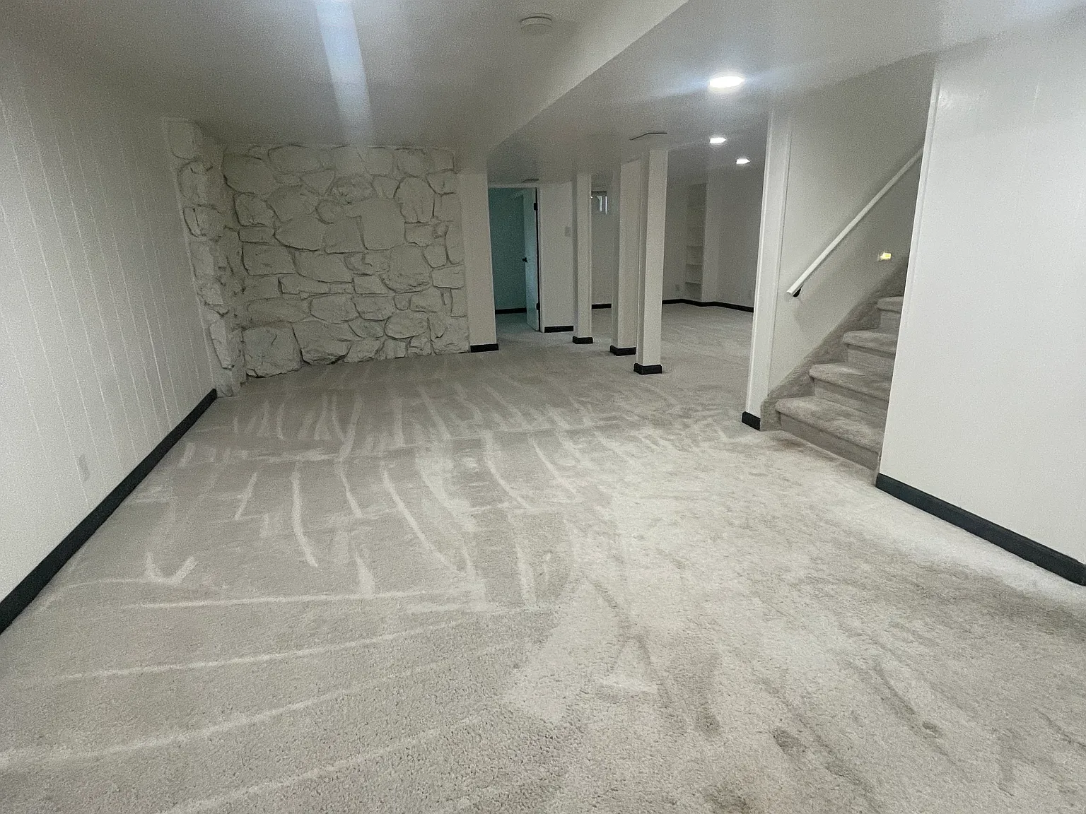 2 bed, 1250 sqft, $1,300 — Photo 2