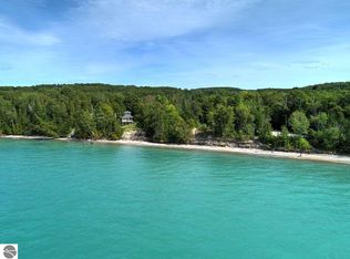 9021 N Onominese Trl, Northport, MI 49670