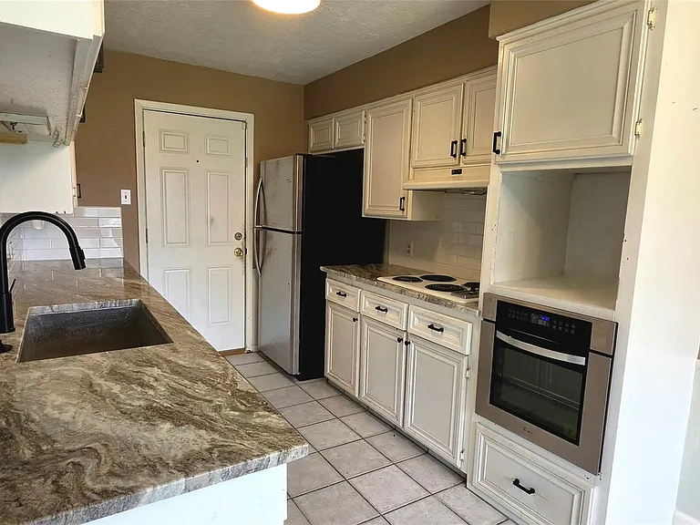 2204 Mimosa Ct — Photo 6