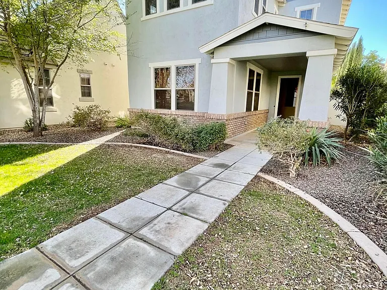 13586 N 152nd Dr — Photo 3