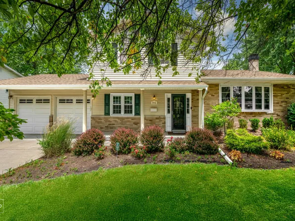 902 E Plate Dr, Palatine, IL 60074