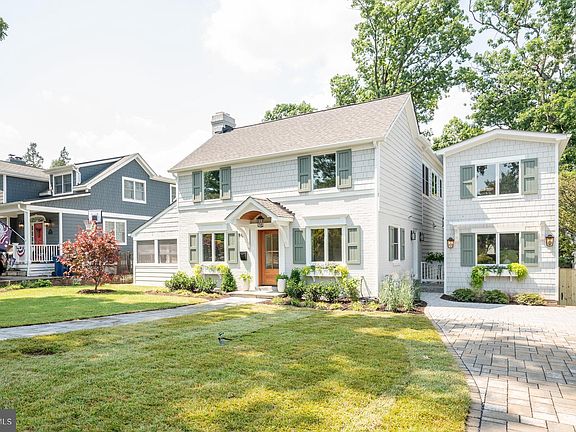 3rd image of 905 Eldon Dr