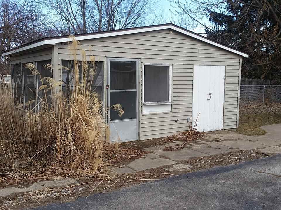 1st image of 610 W Berry Ave
