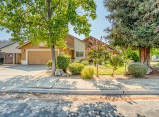 122 Magnolia Ave, Clovis, CA 93611