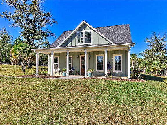 2nd image of 207 Vixen Ln