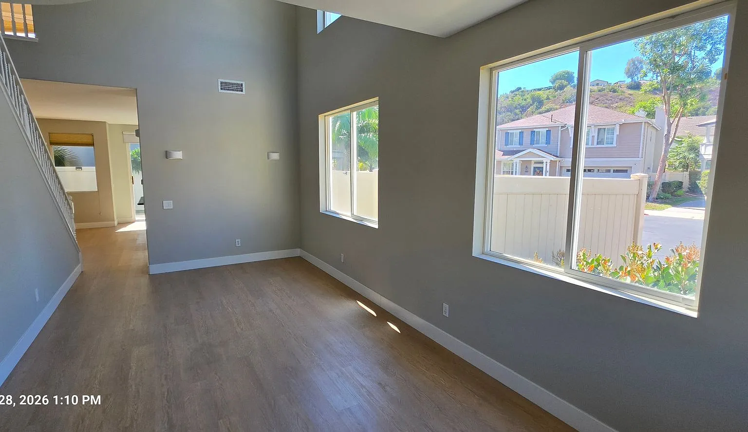 San Diego / Serra Mesa - Stonecrest Village. Very Nice 3 Bedroom + Loft / 3 Bath House. Available... — Photo 4