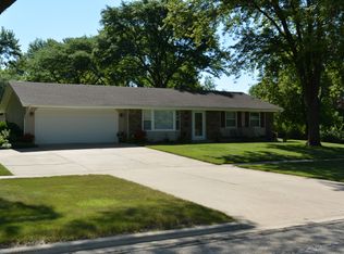 731 S Walnut Ln, Schaumburg, IL 60193