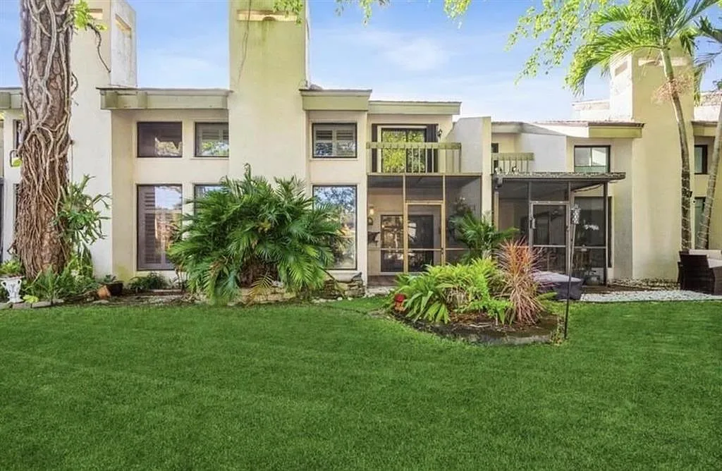 Building Photo - 6075 Glendale Dr