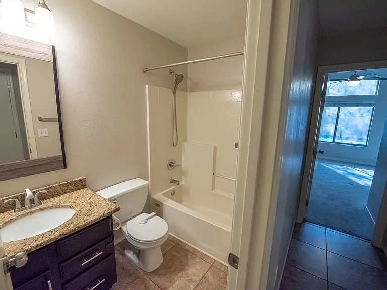 833 E Ross Ave — Photo 8