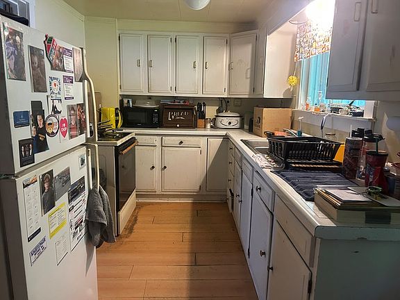 2nd image of 107 W 4th St