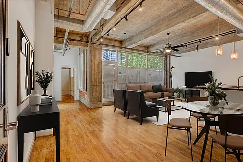 204 Travis St #4D Photo 1