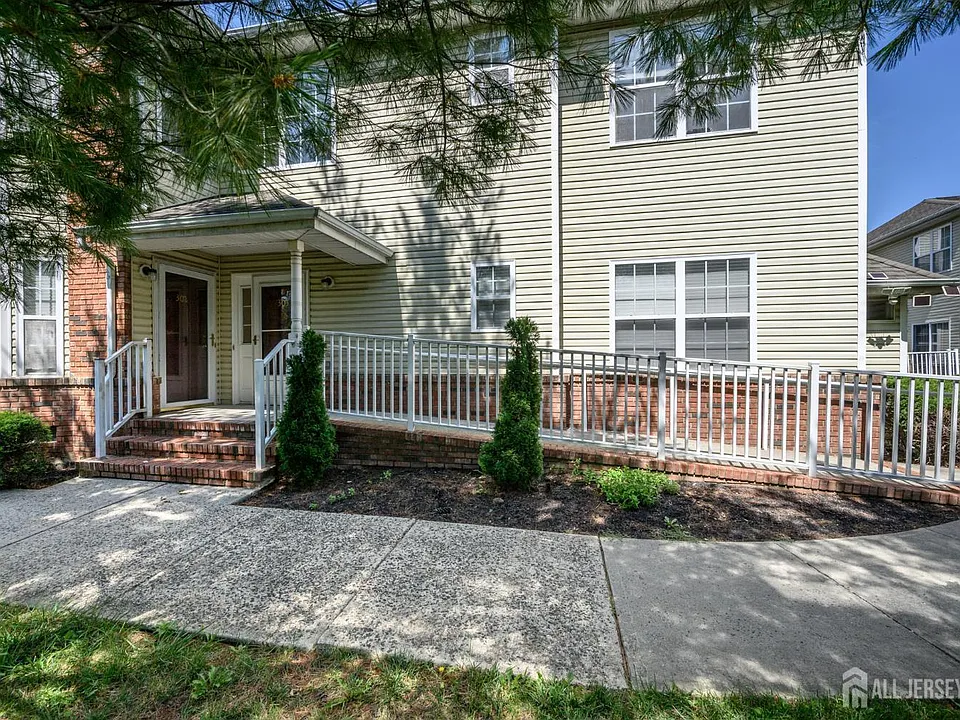303 Pinelli Dr