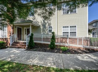 303 Pinelli Dr, Piscataway, NJ 08854