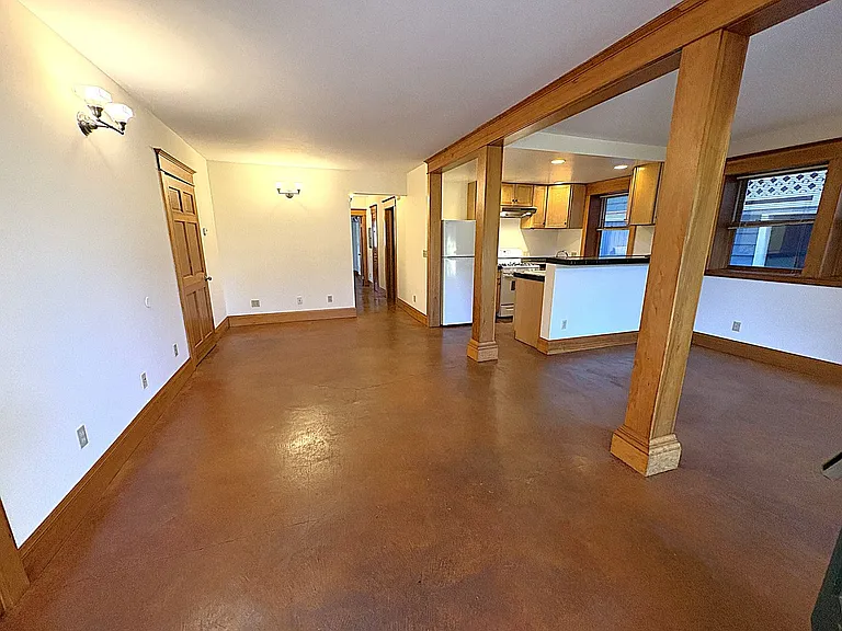 544 NE Thompson St — Photo 3